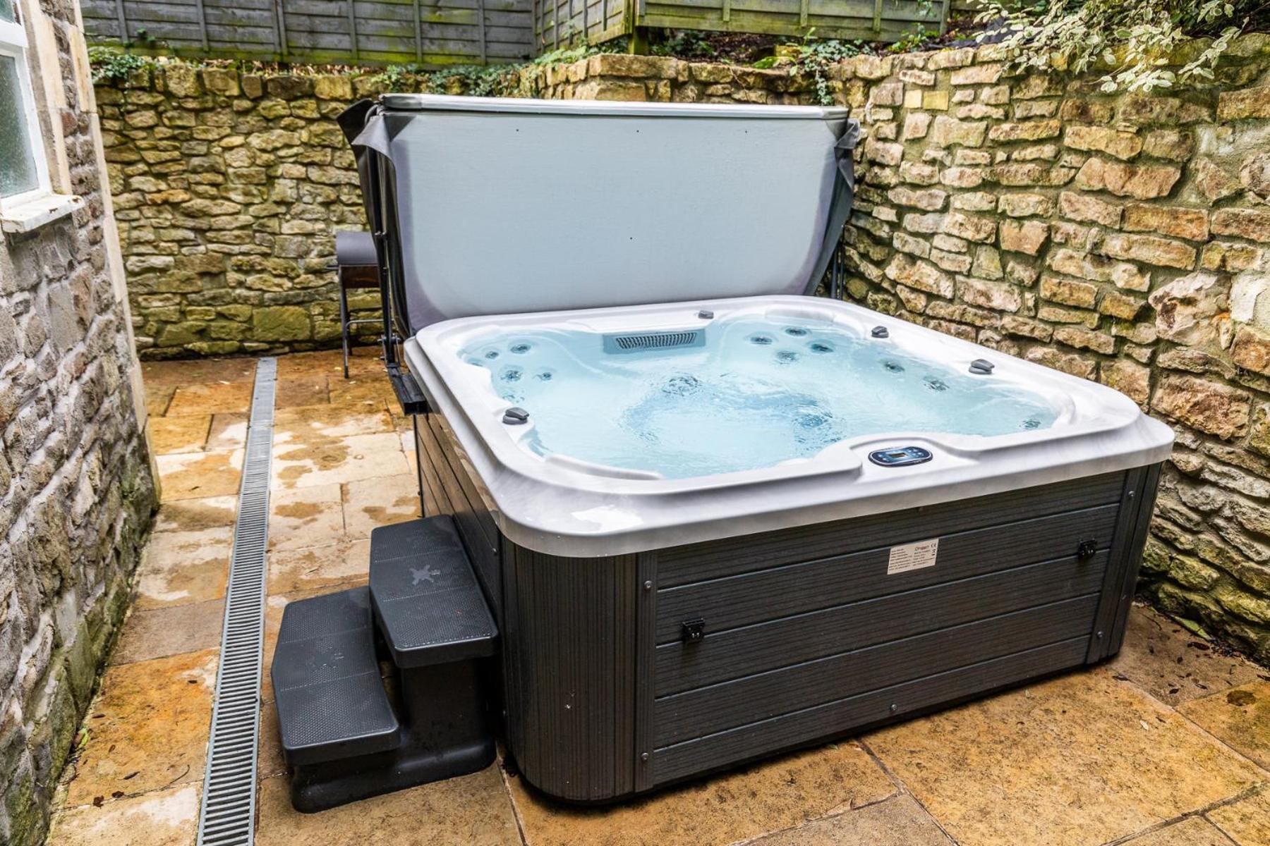 Locksbrook Lodge - Hot Tub - Spacious Outdoor Space Бат Екстериор снимка